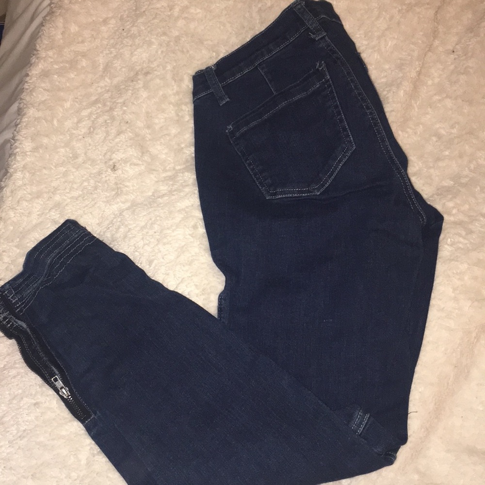 Zippered jeans
